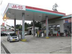 JA-SSと書かれたぴっとランド なかさと給油所店舗の外観の写真