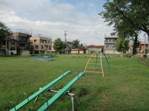 南側より撮影された、春日公園の全景の写真