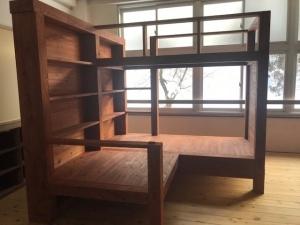 会話がしやすい様に工夫された構造のベッドの写真