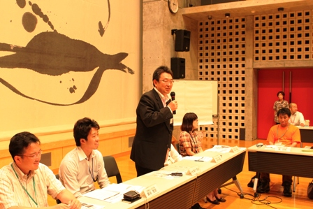 「地域おこし協力隊員」の皆さんとの懇談会で市長が発言している。