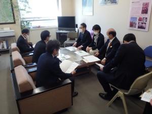 要望会にて説明を行う市長の写真