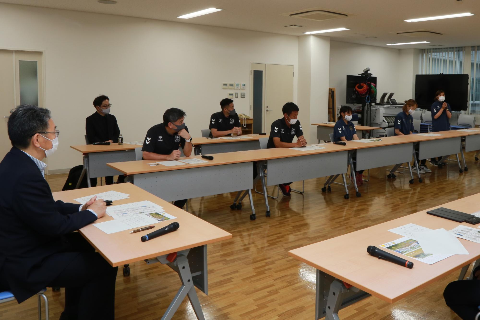 FC越後妻有表敬訪問の様子