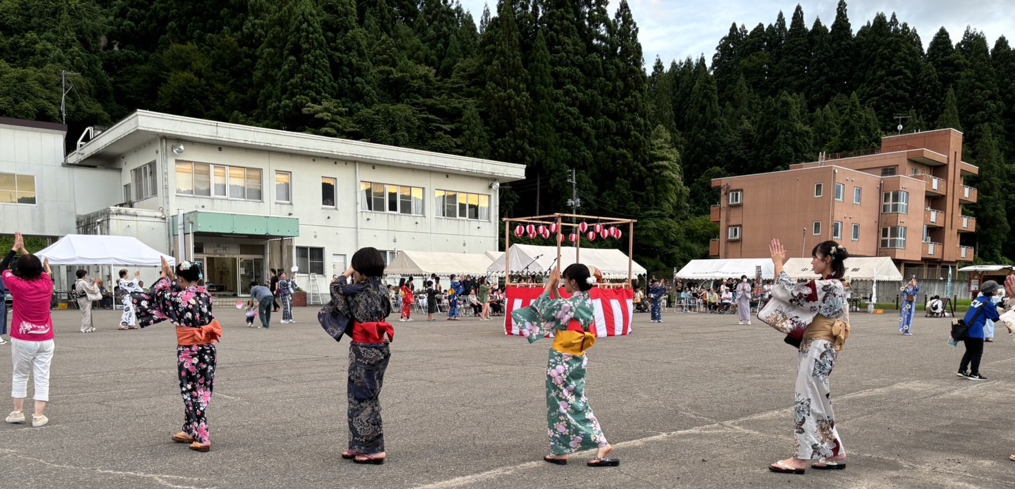 なかさと盆踊り大会の様子
