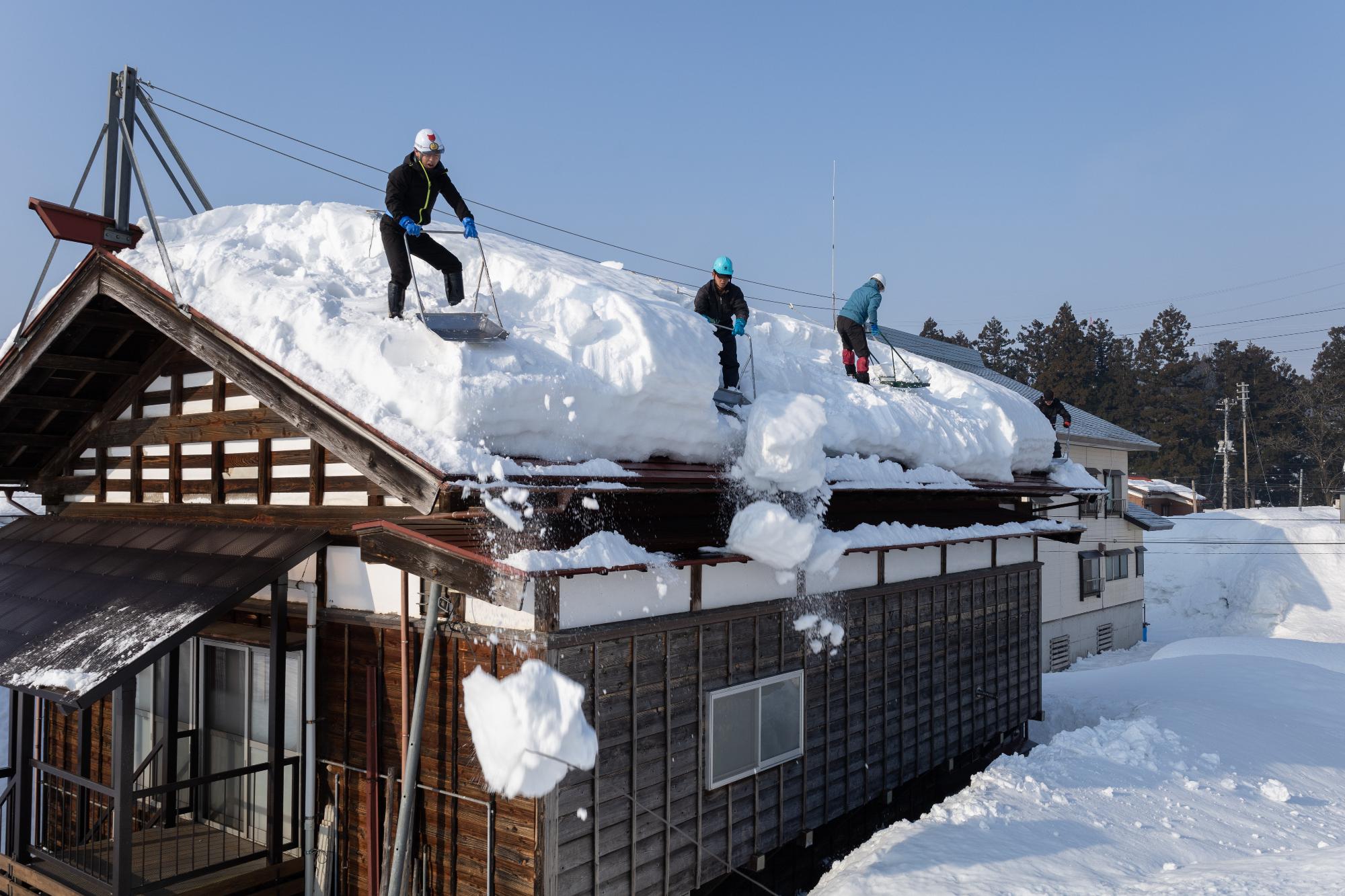 20_雪囲い・雪堀り(家を雪から守る知恵)