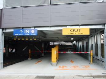 十日町市まちなかステージ立体駐車場の出入口の写真