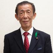 スーツを着て微笑んでいる小林正夫議員の写真