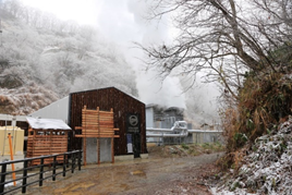 松之山温泉地熱バイナリー発電所の様子