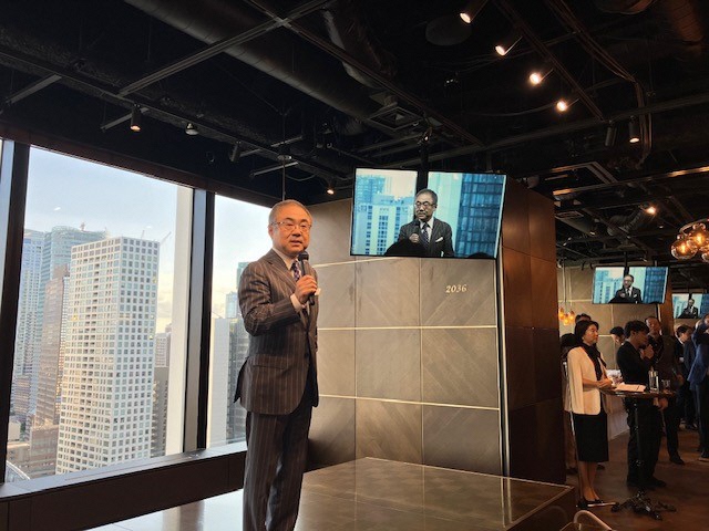 挨拶をされる牧田社長の写真