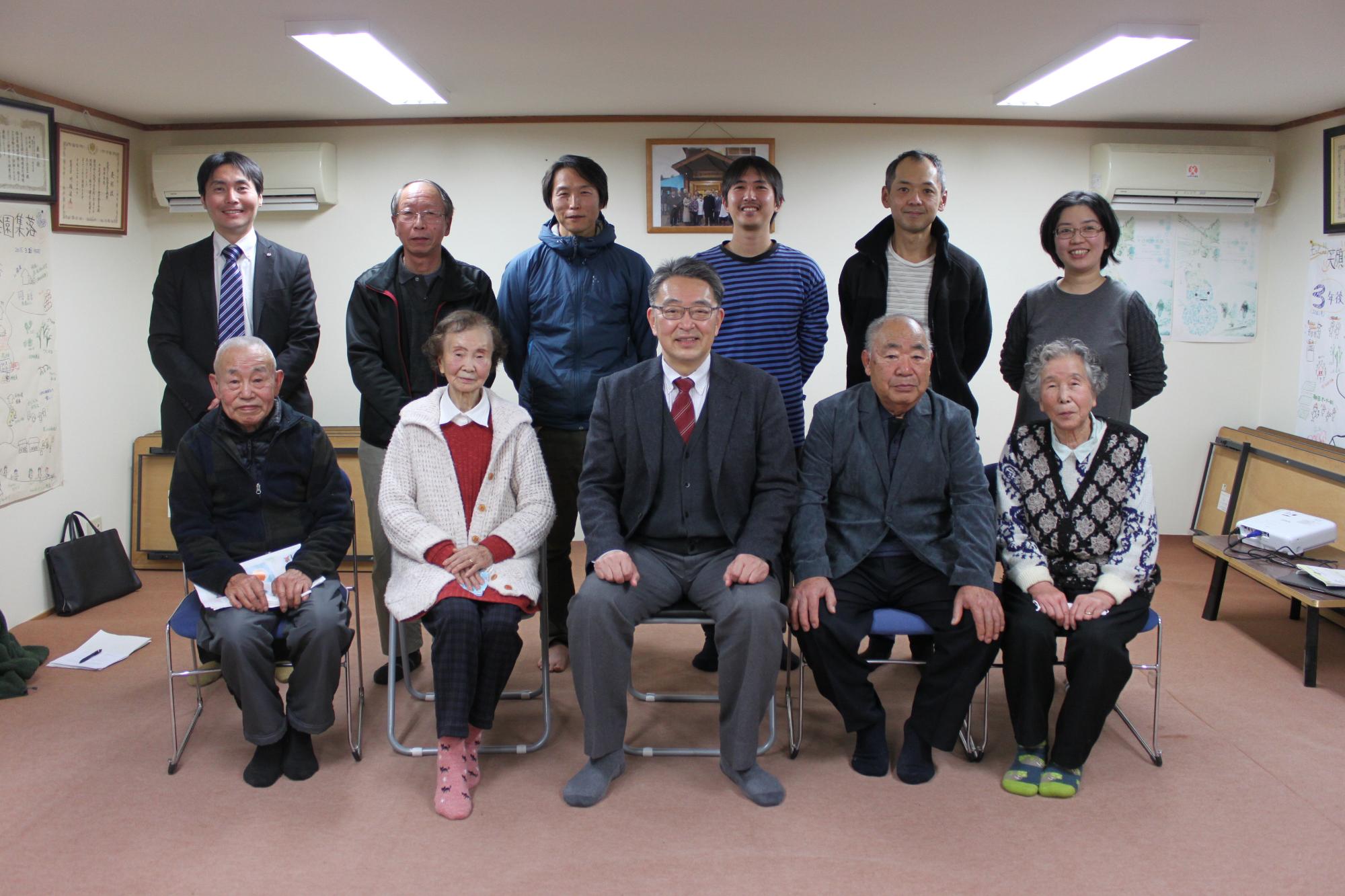 池谷集落の皆さんと市長の写真