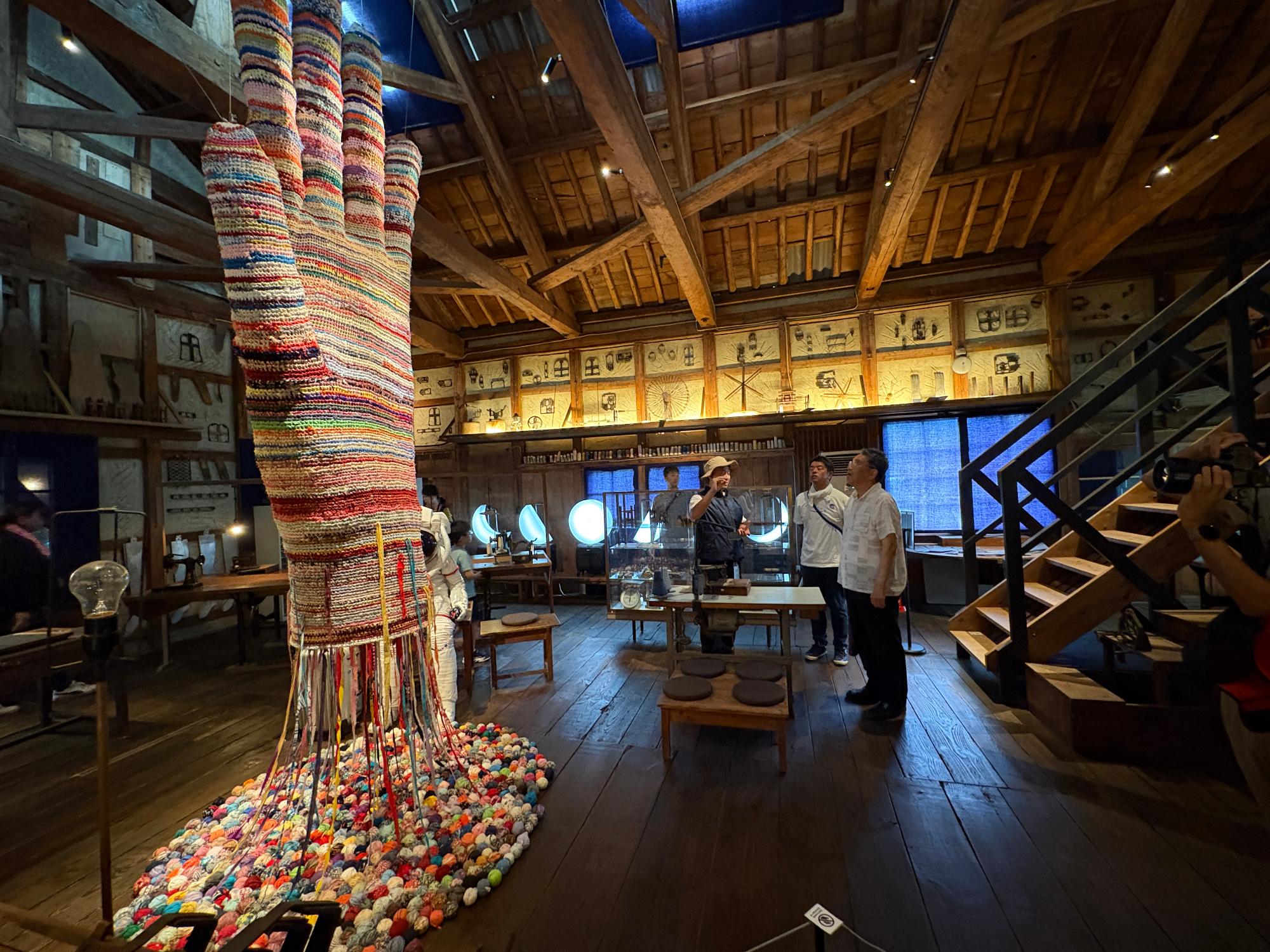 東かがわ市の作品視察の様子