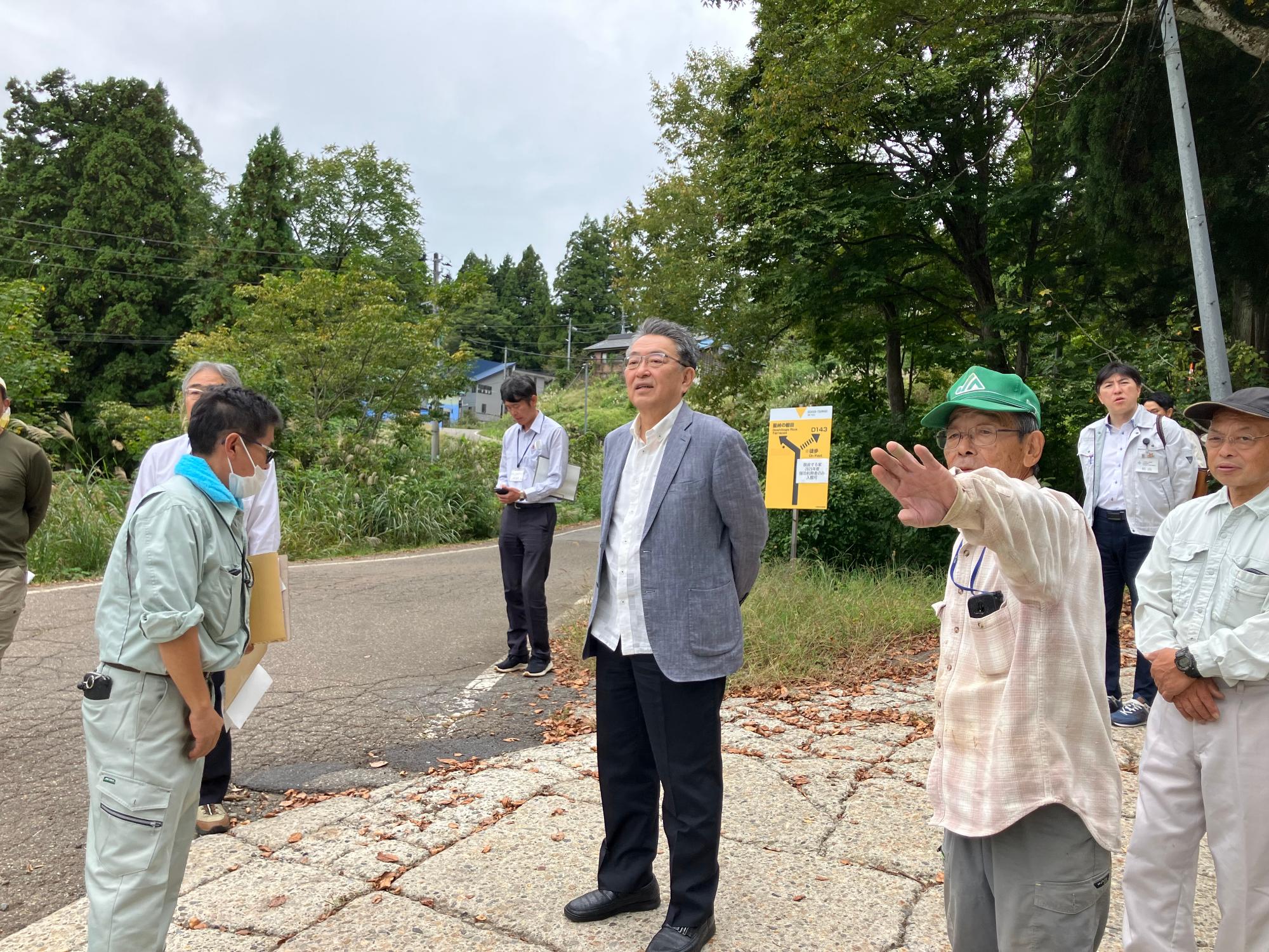 峠集落の視察の様子