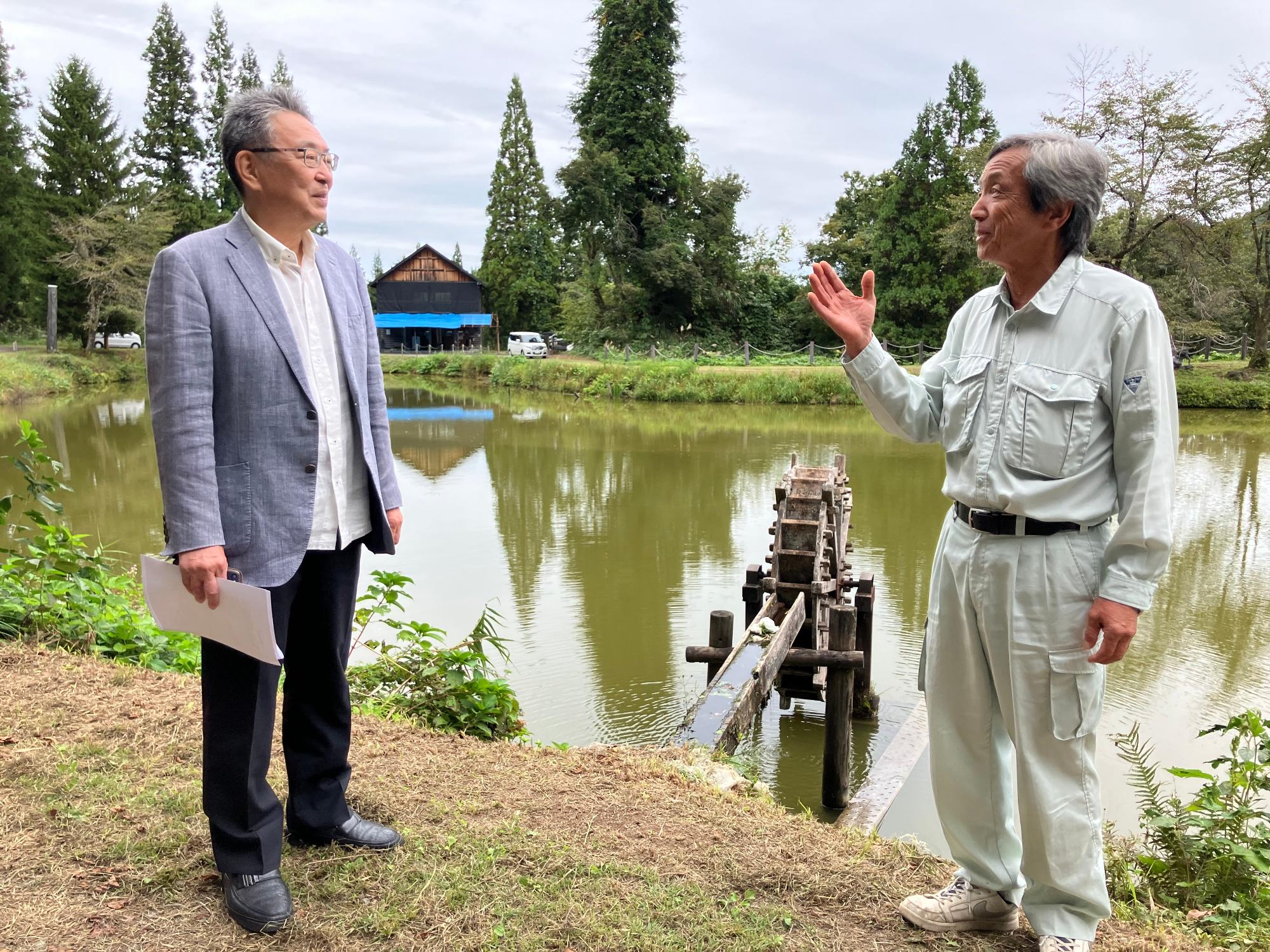 室野集落の視察の様子