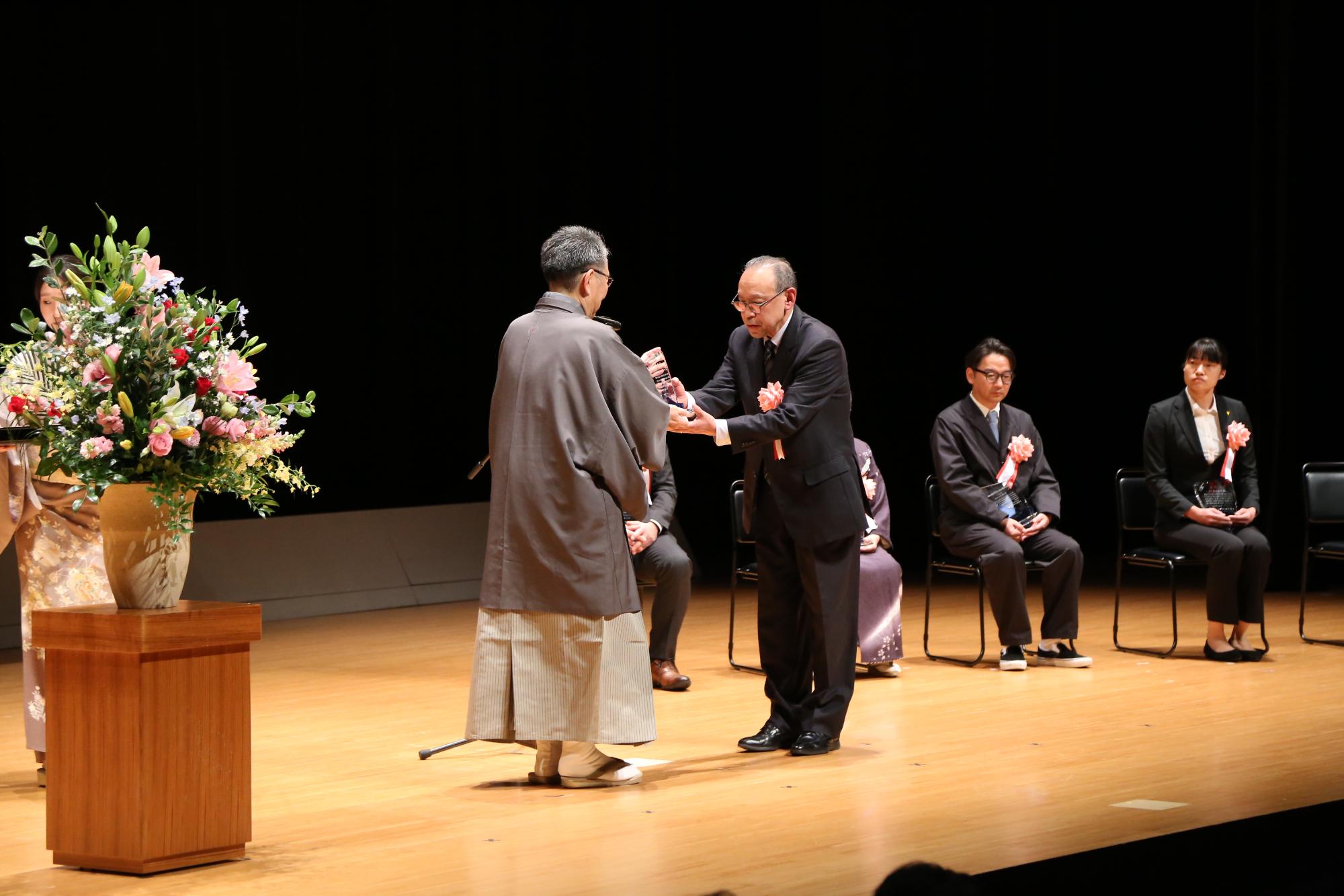 感謝状贈呈の様子