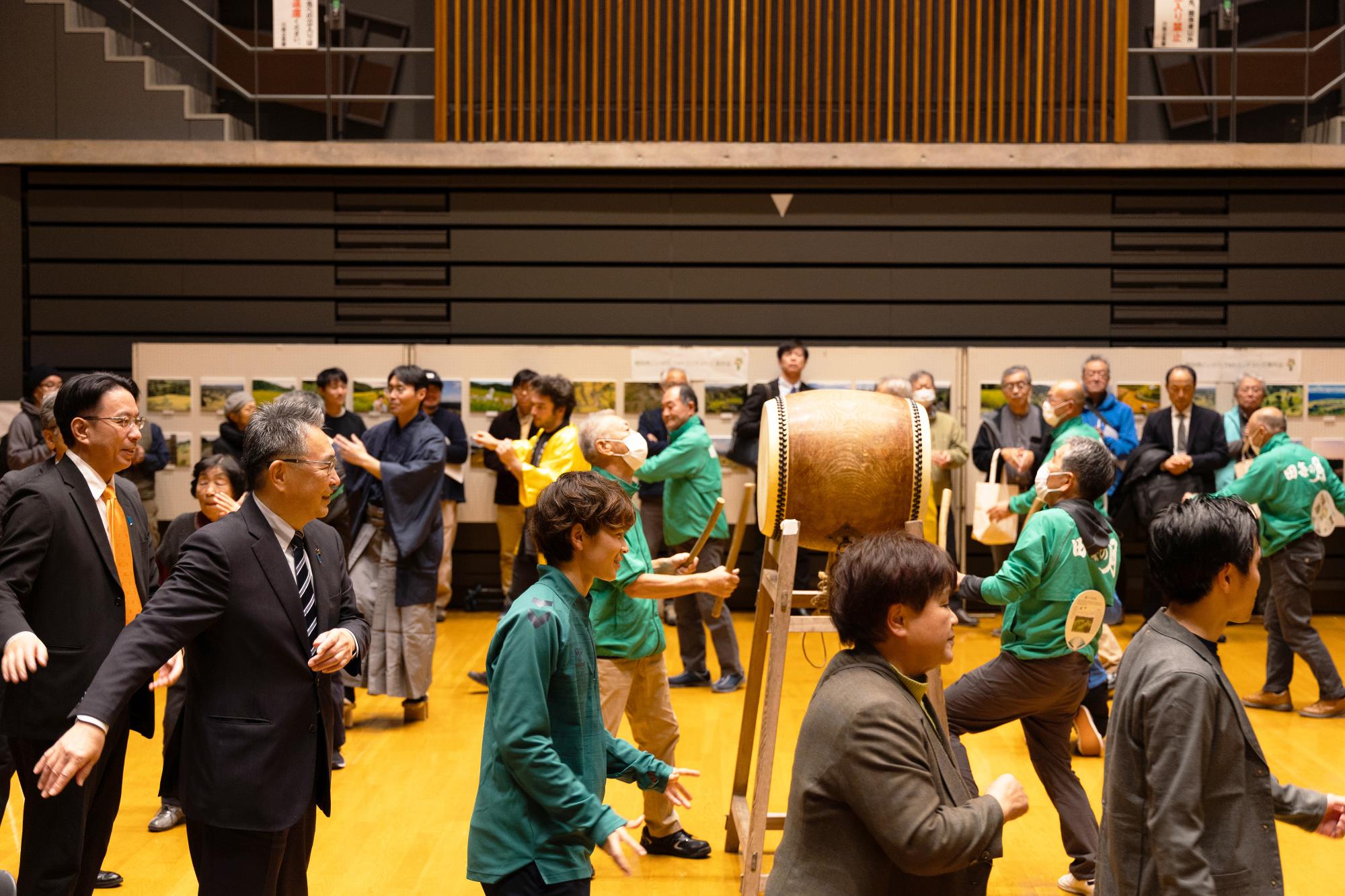 よいやさの様子