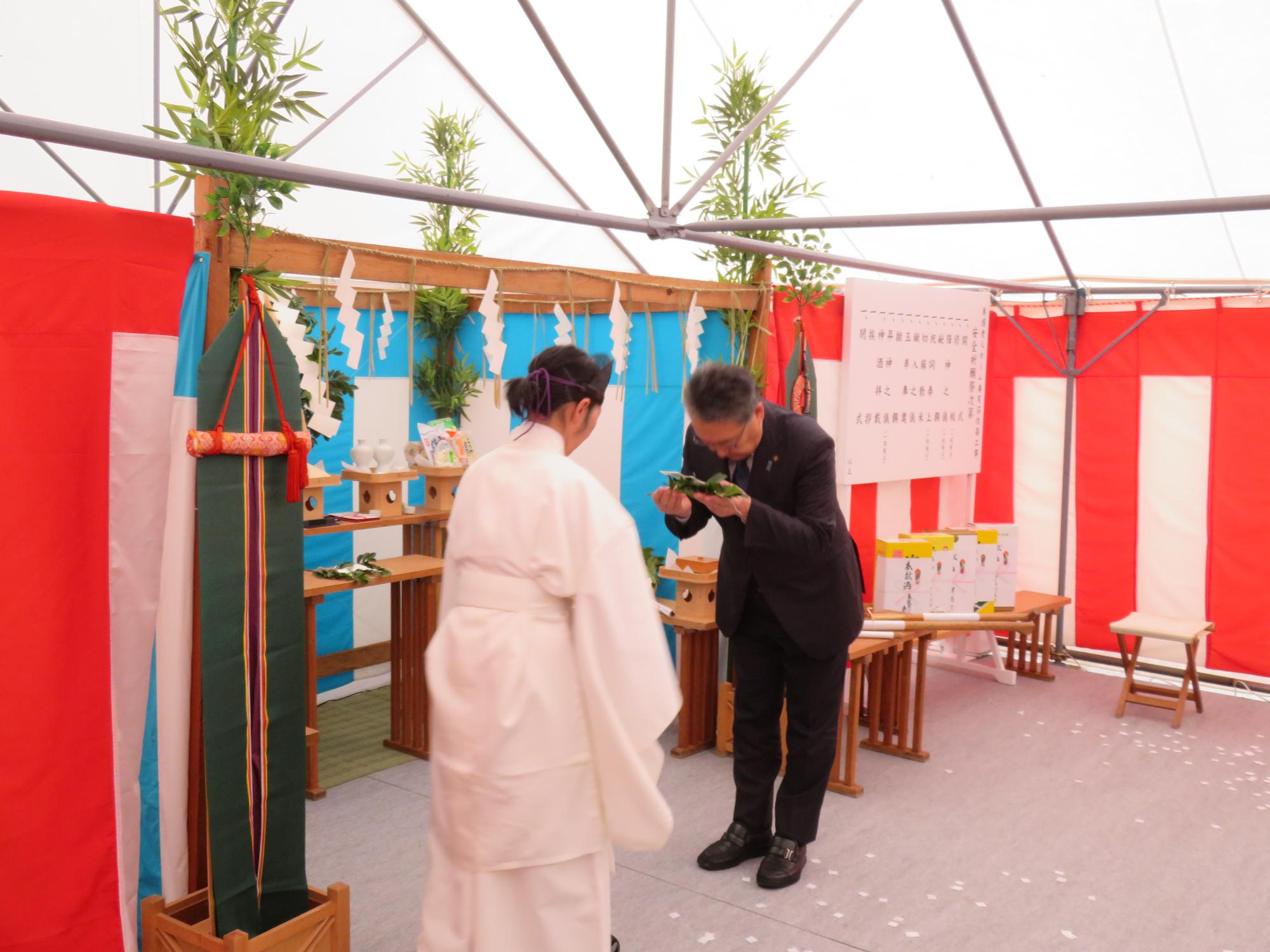 玉串奉奠の様子