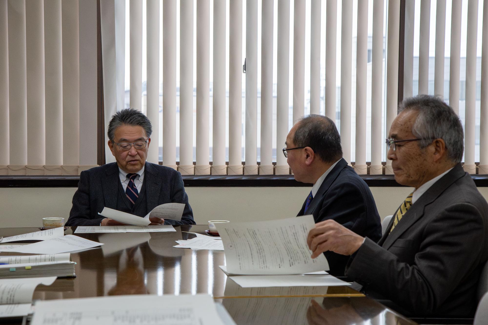 お話を伺っている様子