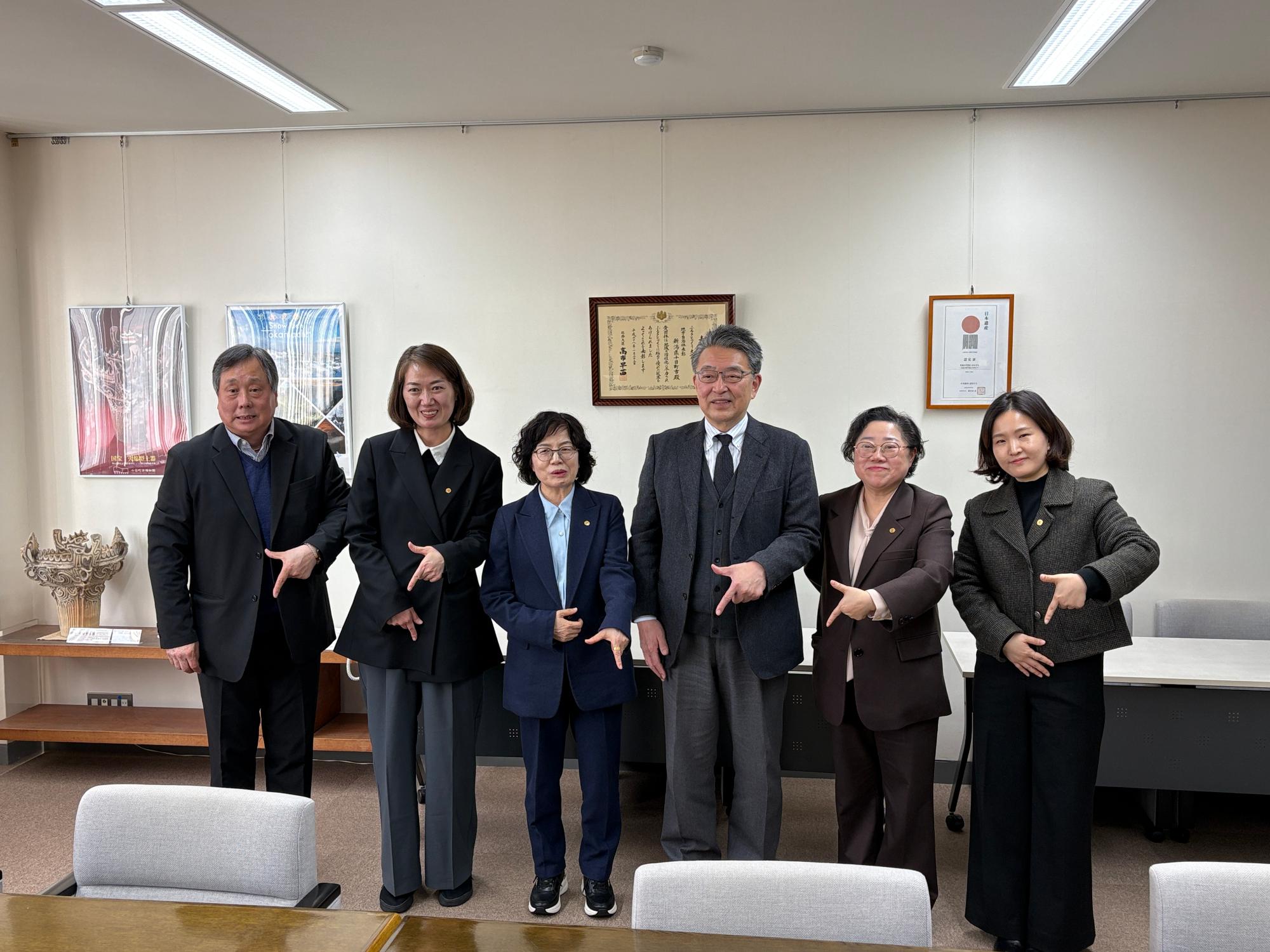 視察団の皆さんとの写真