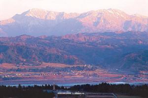 十日町市側より撮影された越後山脈の眺望の写真