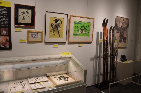 新博物館オープン1周年記念秋季特別展に展示された岡本太郎氏ゆかりの品々