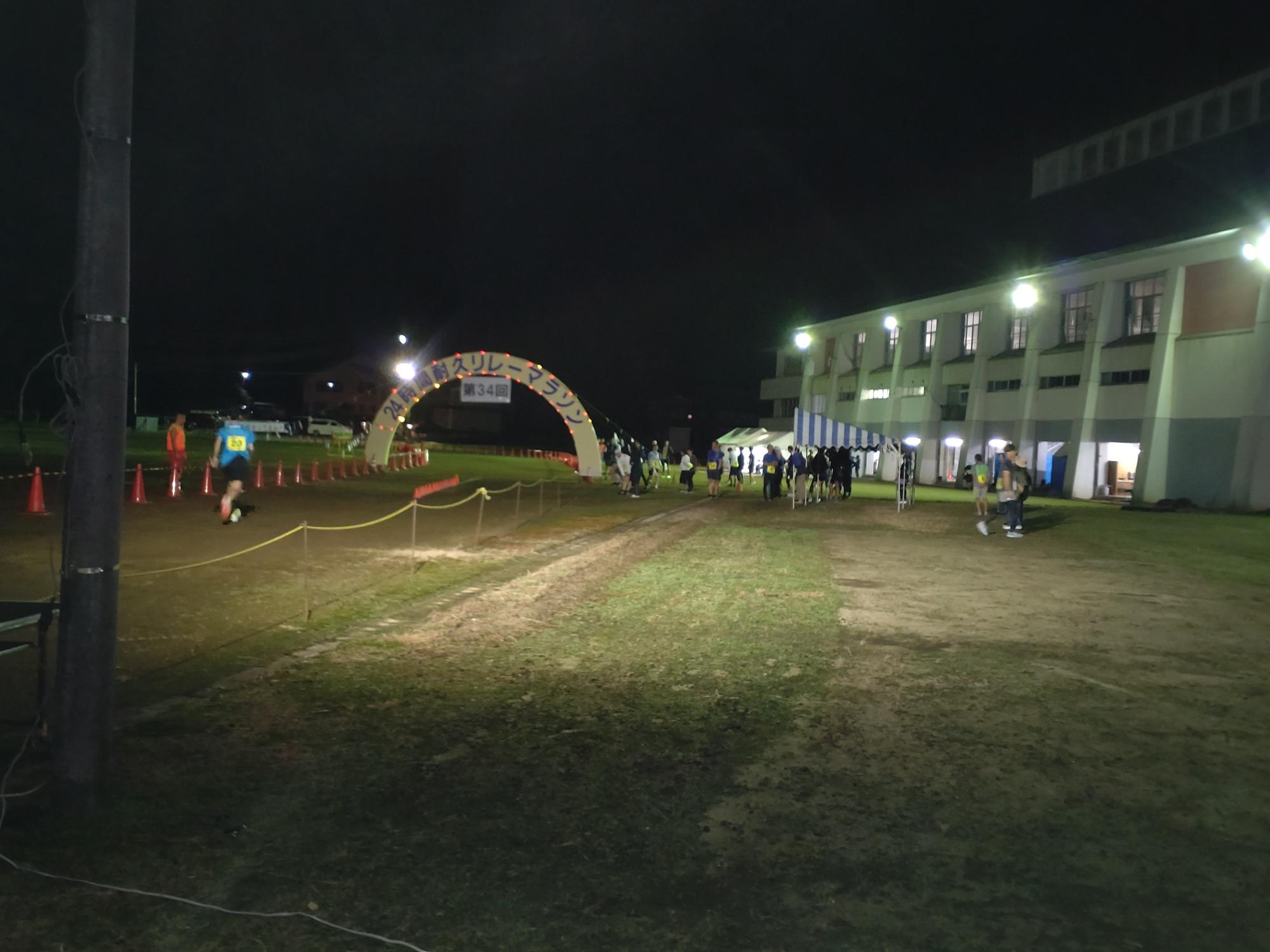 深夜のグラウンド