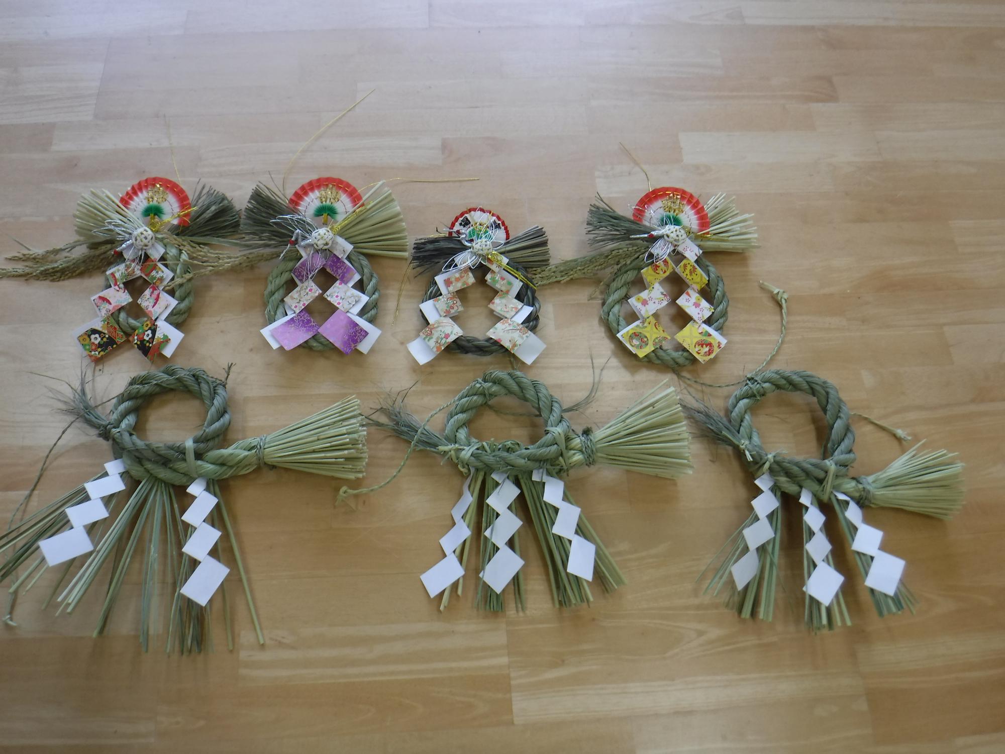 昨年出来上がったしめ縄リース等