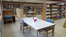 中里公民館図書室学習スペース