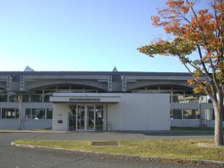 十日町情報館の西口正面の写真