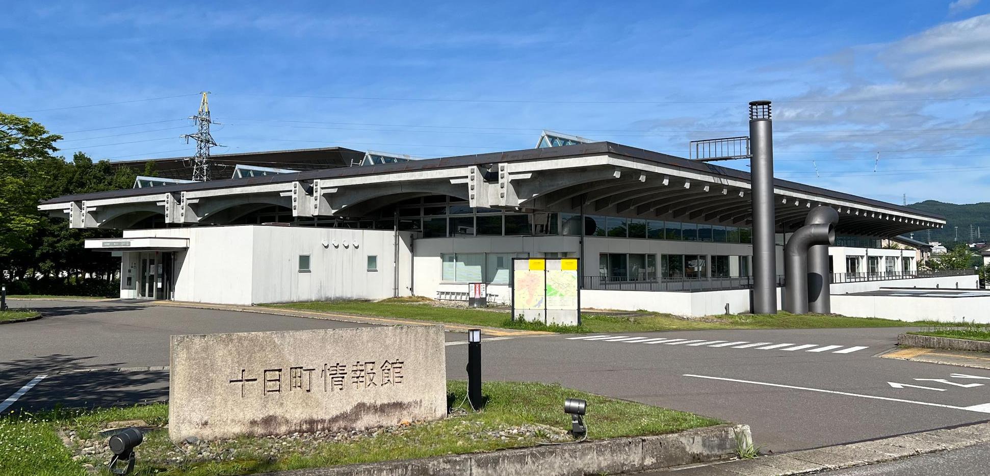 情報館東口の写真
